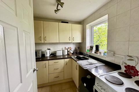 Studio to rent, Marley Court, Wormley