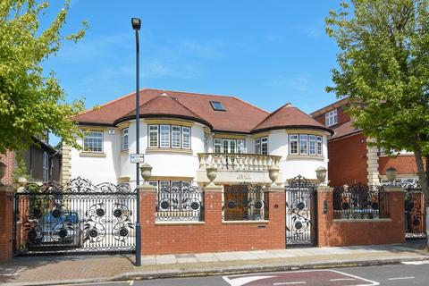 7 bedroom house to rent, Dobree Avenue, Willesden, NW10