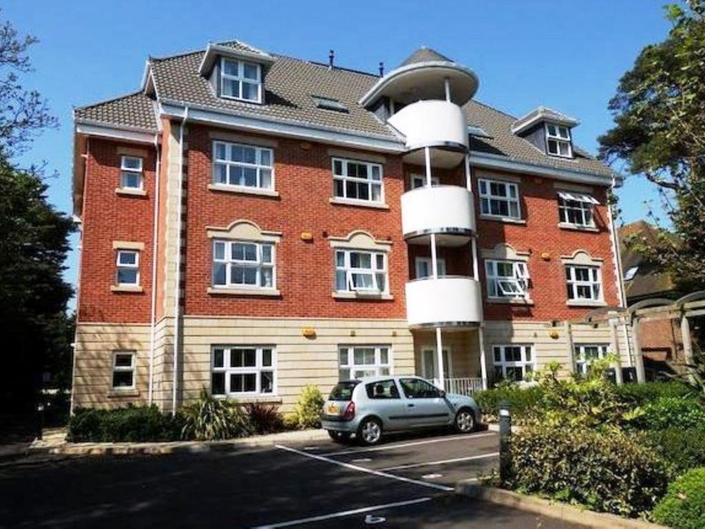 Christchurch Road, Bournemouth 3 bed flat £1,150 pcm (£265 pw)