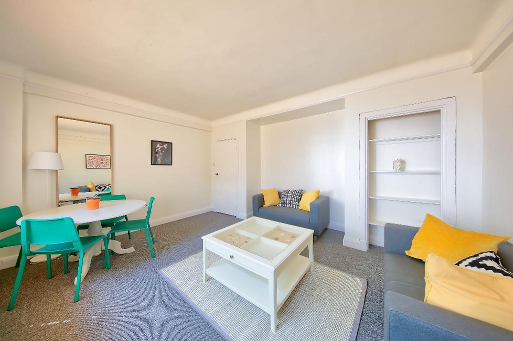 Du Cane Court, Balham High Road, Balham, SW17 7JF 3 bed flat £2,500
