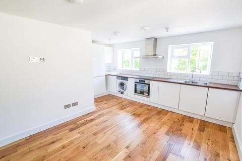 3 bedroom flat for sale, London NW2