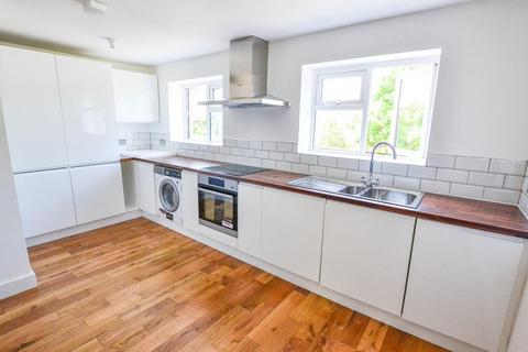 3 bedroom flat for sale, London NW2