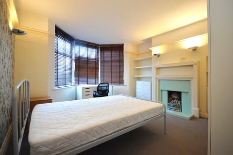 5 bedroom end of terrace house to rent, Court Way, North Acton, W3