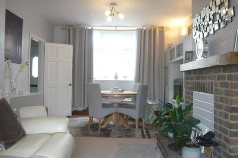 3 bedroom house to rent, Vernon Road, Feltham