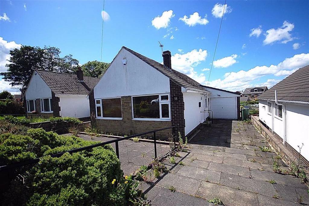 Ingleton Road, Newsome, Huddersfield, HD4 3 bed detached bungalow £