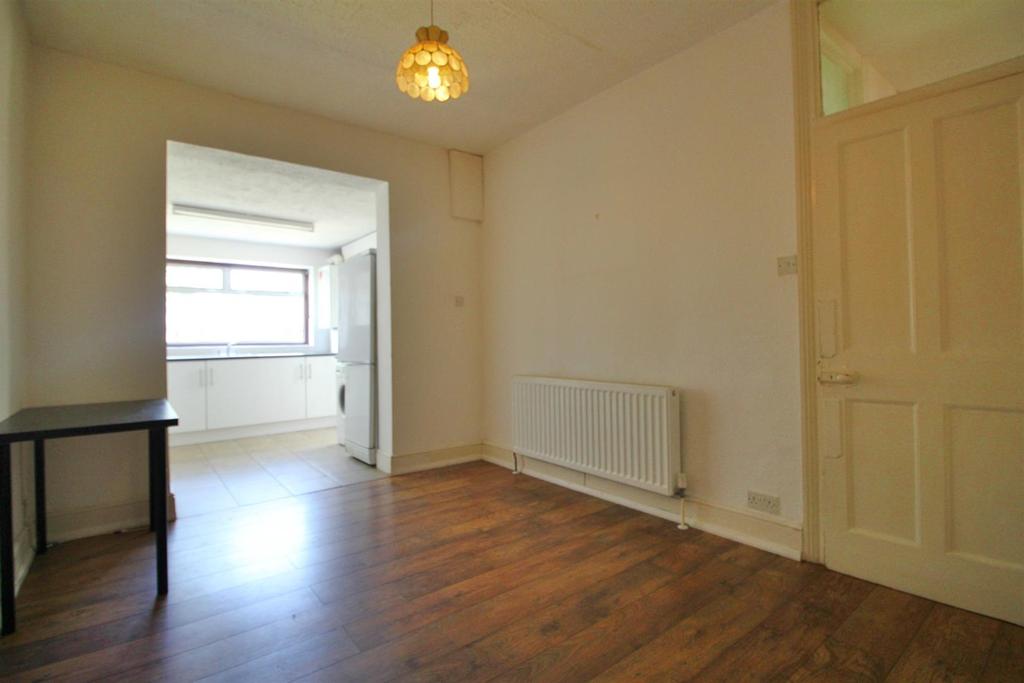 Farr Road, Enfield 3 bed semidetached house £525,000