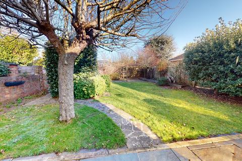 4 bedroom end of terrace house to rent, Moorend Crescent , Leckhampton