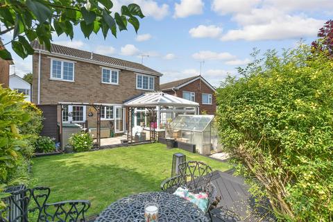 5 bedroom detached house for sale, The Glen, Dover CT15