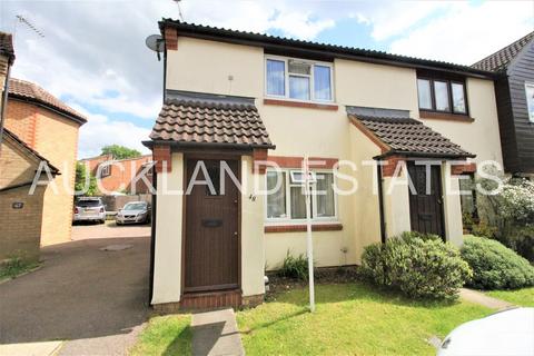 2 bedroom end of terrace house to rent, Nash Close, Hatfield AL9