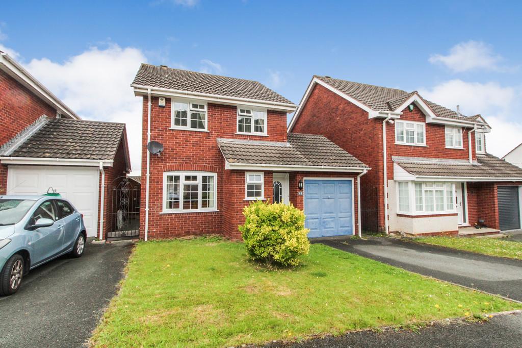 Merafield Drive, Plympton 3 bed detached house £260,000