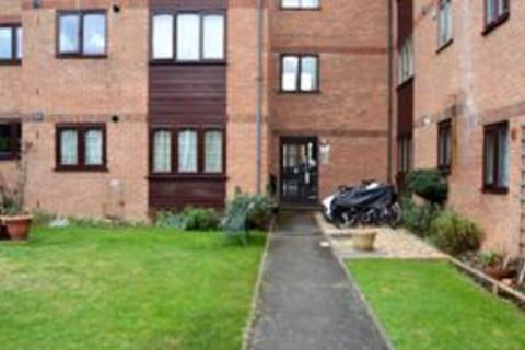 Studio to rent, Harewood Terrace, Southall