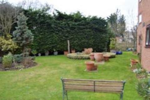 Studio to rent, Harewood Terrace, Southall