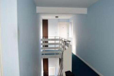 Studio to rent, Harewood Terrace, Southall