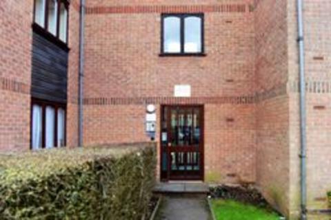 Studio to rent, Harewood Terrace, Southall