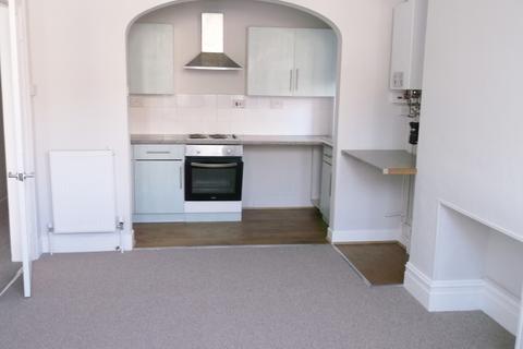 2 bedroom ground floor flat to rent, Avenue Road, Weymouth DT4
