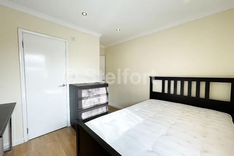 3 bedroom apartment to rent, Warrender Road, London, N19