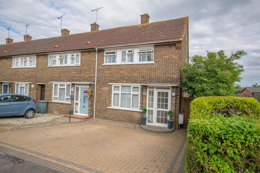 Whittington Road, Hutton, Brentwood, Essex, CM13 3 bed end of terrace