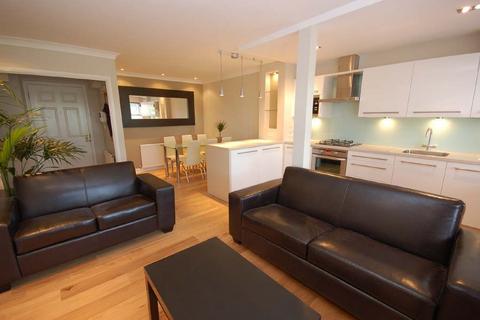 1 bedroom apartment to rent, Park Mansions, W6.