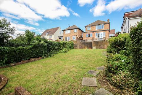 20b The Grove, Coulsdon, CR5 2BH