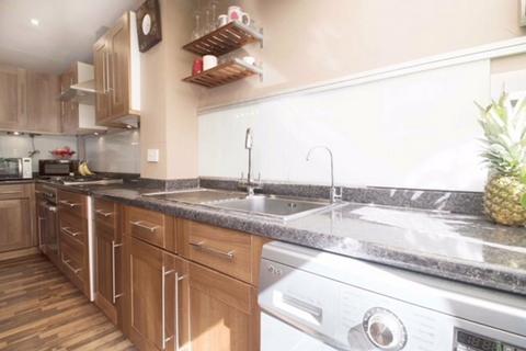 3 bedroom terraced house to rent, Risingholme Road, Harrow Weald