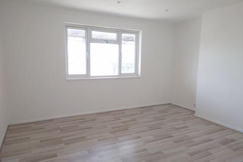 2 bedroom apartment to rent, Coulsdon Road, Caterham