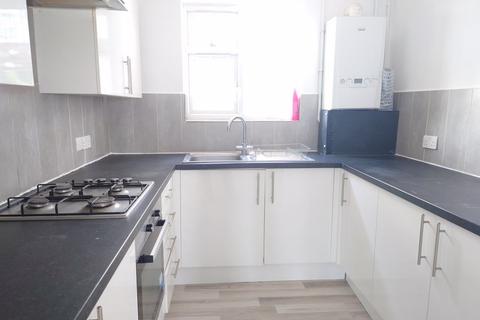 2 bedroom apartment to rent, Coulsdon Road, Caterham