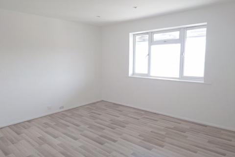 2 bedroom apartment to rent, Coulsdon Road, Caterham