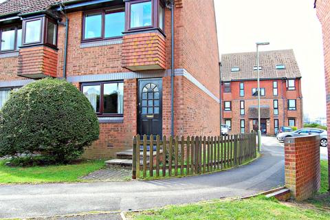 1 bedroom flat to rent, Meon Close, Petersfield