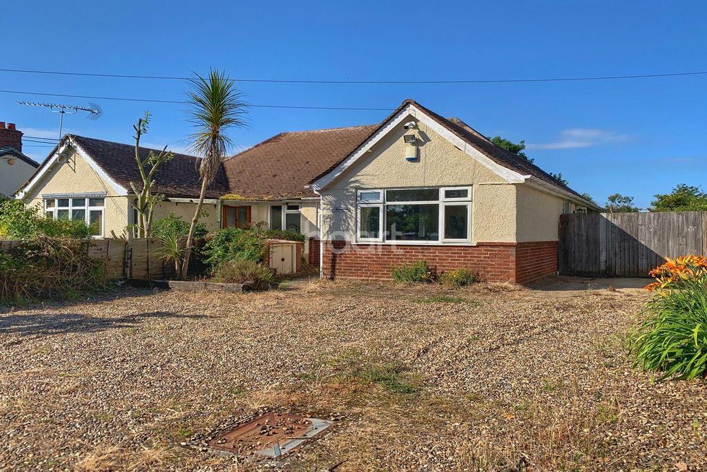 Bradfield Road, Wix, Manningtree, Essex 2 bed bungalow for sale £300,000