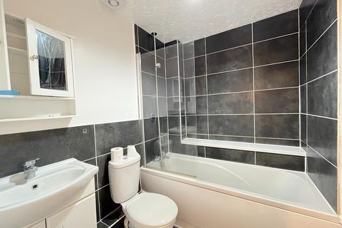 2 bedroom semi-detached house to rent, Rattigan Gardens, Whiteley