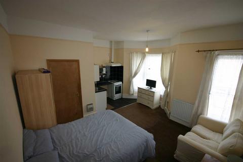 Studio to rent, Atherley Road, Southampton