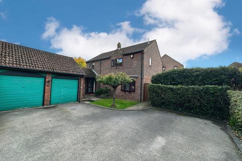 4 bedroom detached house to rent, Crofters Meadow, Basingstoke RG24