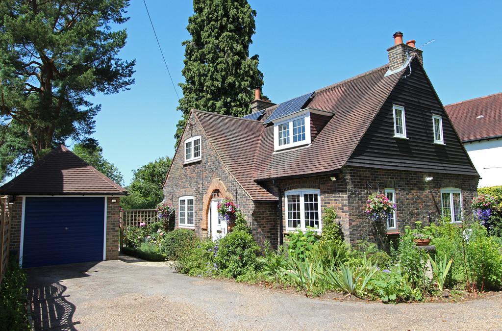 Epsom Lane South, Tadworth 3 bed cottage £895,000