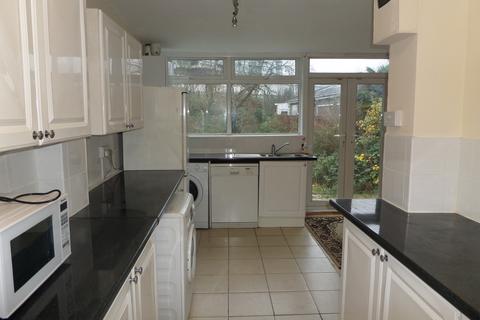 3 bedroom semi-detached house to rent, Ellington Road, Hounslow