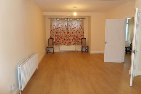 3 bedroom semi-detached house to rent, Ellington Road, Hounslow