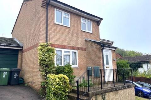 3 bedroom semi-detached house to rent, Nicholas Gardens, High Wycombe HP13