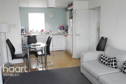 2 bedroom flat to rent, Wellspring Crescent, HA9