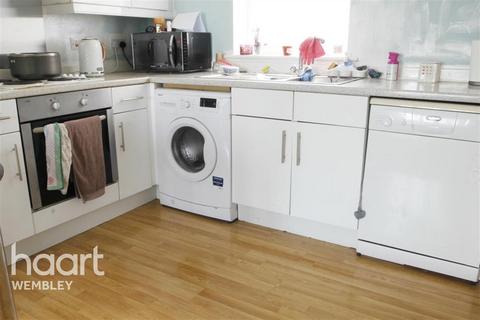 2 bedroom flat to rent, Wellspring Crescent, HA9