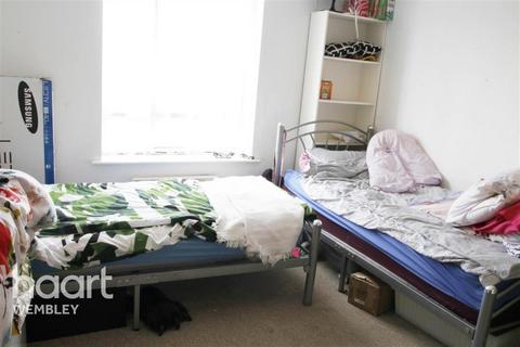 2 bedroom flat to rent, Wellspring Crescent, HA9
