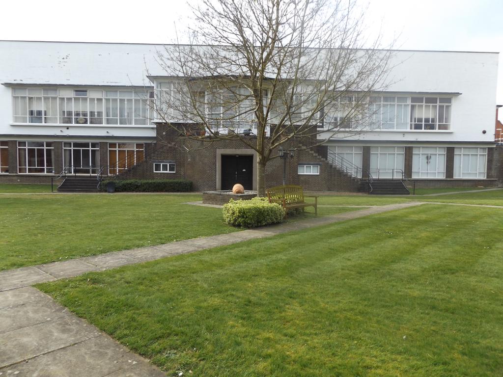 Lime Grove, Rushden, Northamptonshire, NN106ES 1 bed flat £695 pcm (£160 pw)