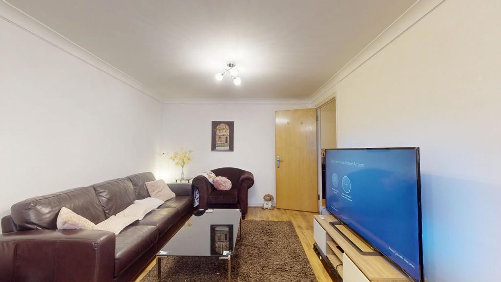 Living room - angle 2