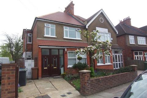 2 bedroom flat to rent, Radnor Road, Harrow