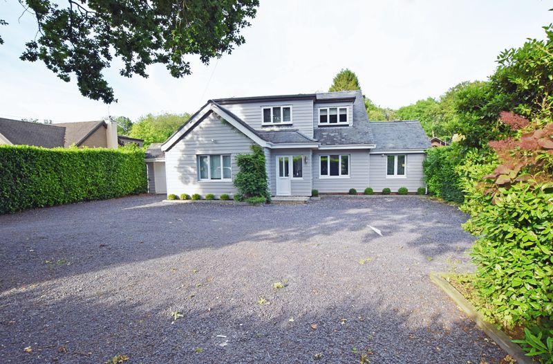 Telegraph Lane, Four Marks, Alton, Hampshire 5 bed detached house £