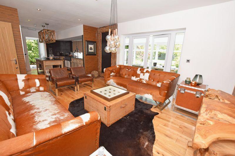 Telegraph Lane, Four Marks, Alton, Hampshire 5 bed detached house £