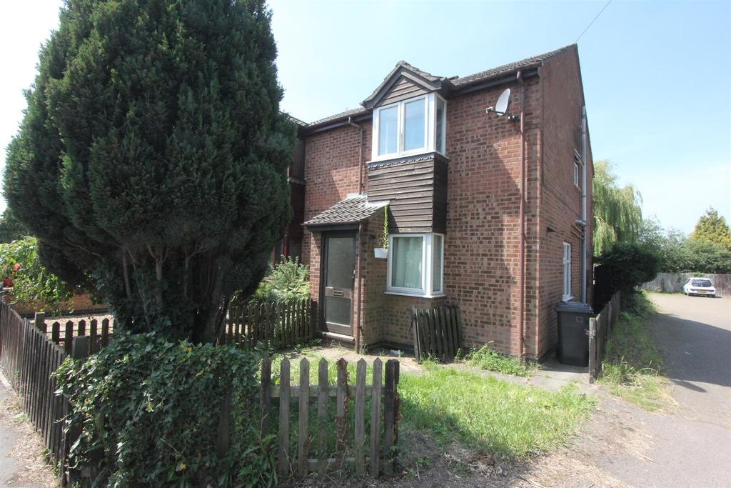 Nutts Lane, Hinckley 2 bed semidetached house £140,000