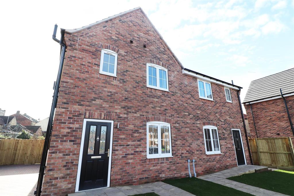 Creswell Road, Clowne, Chesterfield 3 bed semidetached house £169,950