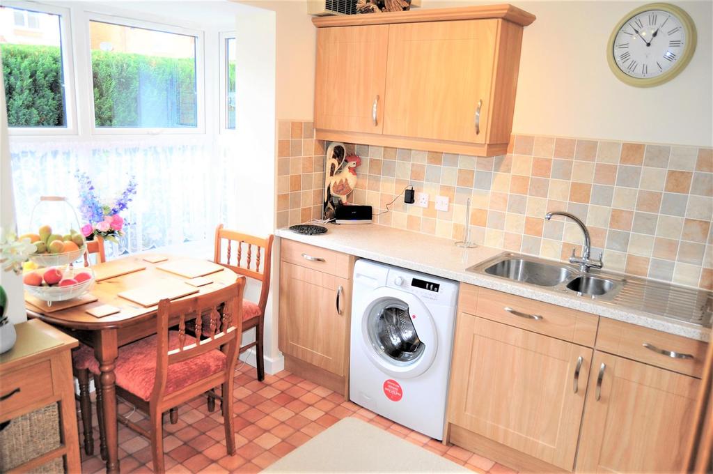 Whitefriars Drive, Halesowen 2 bed end of terrace house £170,000