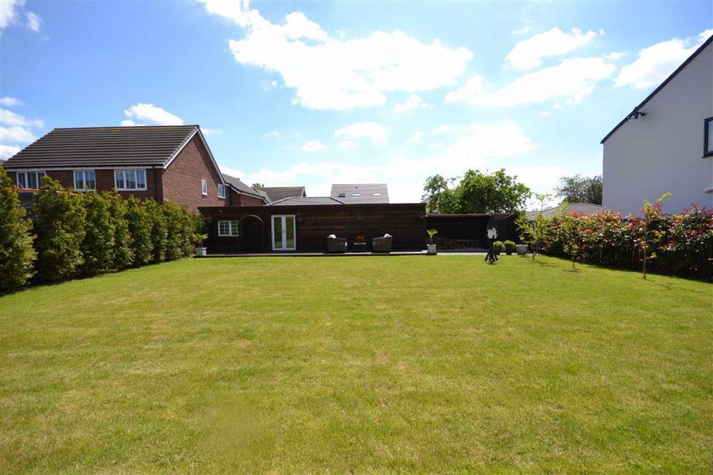Barrowby Lane, Austhorpe, Leeds, LS15 5 bed detached house £850,000