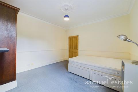 2 bedroom flat to rent, Fieldhouse Road, London, SW12