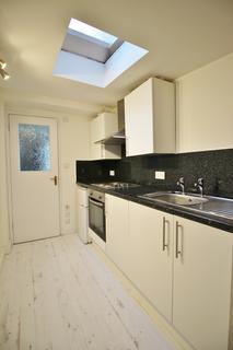 Studio to rent, High Road, Whetstone N20